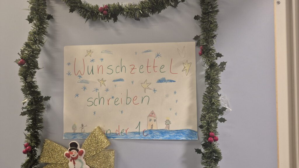 Plakat „Wunschzettel schreiben“ mit Tannengirlande